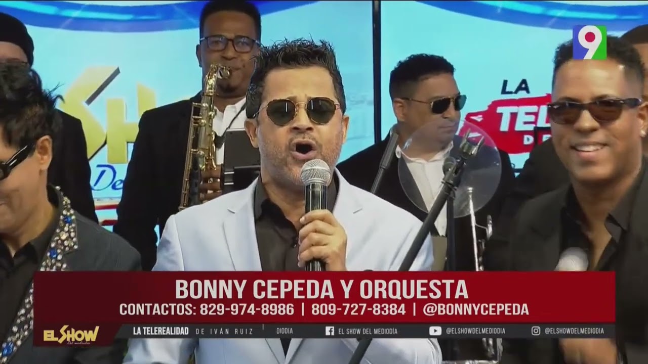 Carlos David sorprende a Bonny Cepeda.