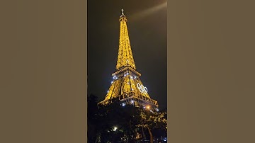 Tháp Eiffel  về đêm rất đẹp 😍