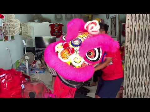 Video bán đầu lân vẽ màu hồng đuôi quần vải gấm lên lông cừu... - youtube