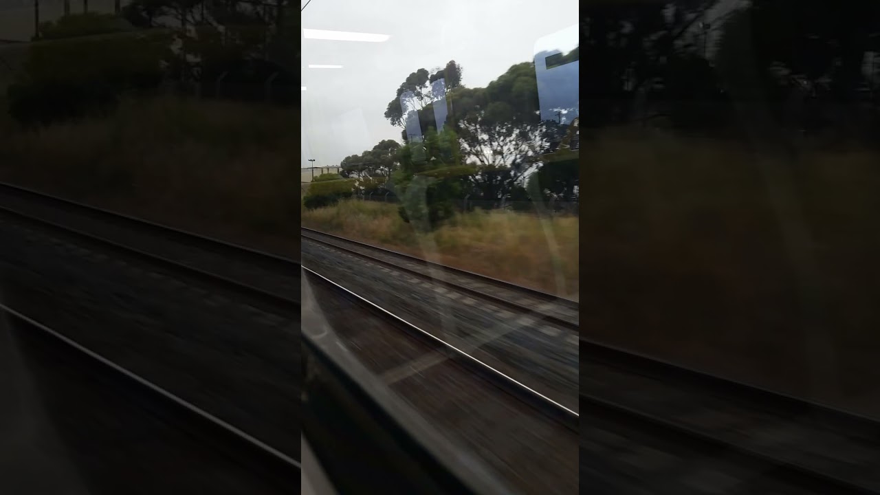 EDI Comeng 327M - Roxburpark to Craigieburn