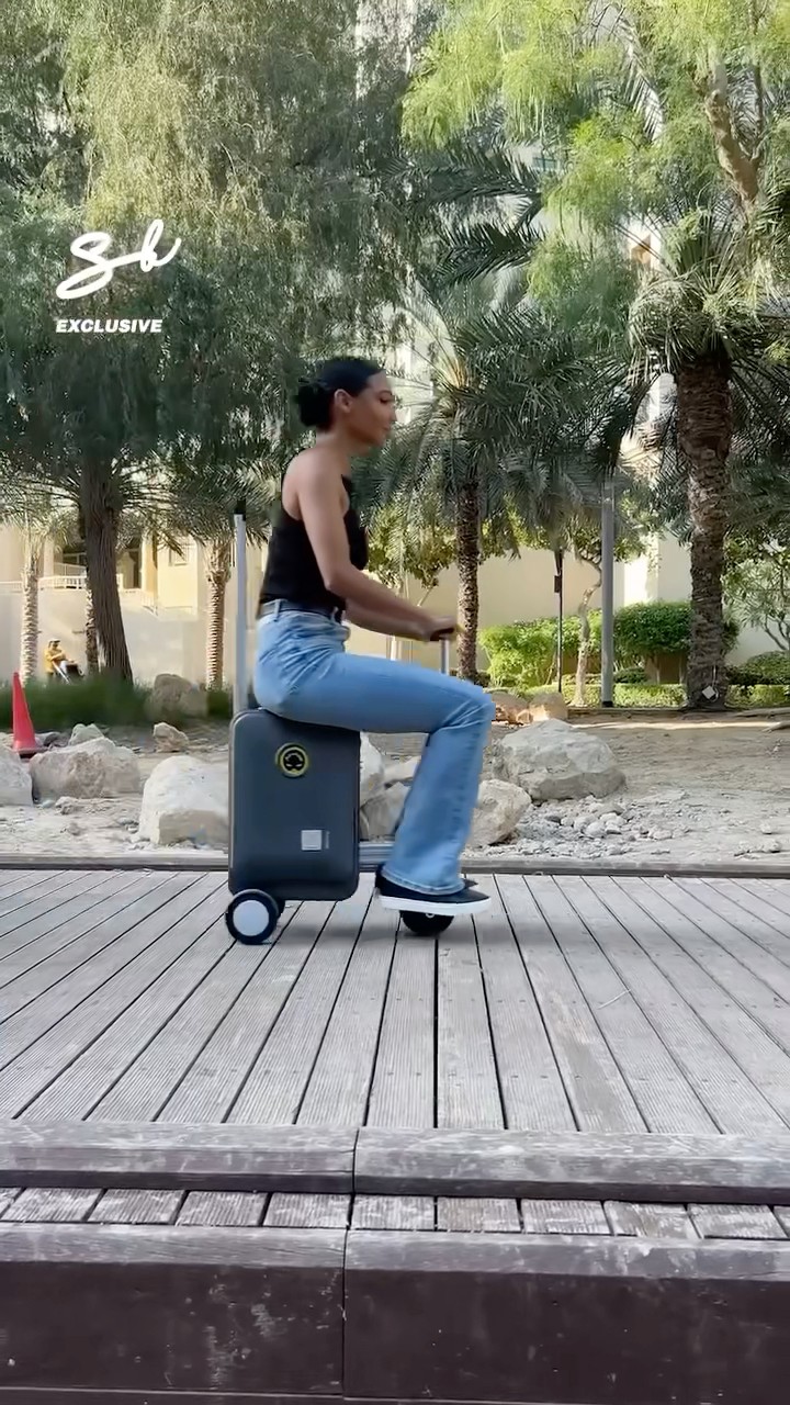 You'll never miss a flight again with this case! ✈️ #airport #suitcase #cooltech