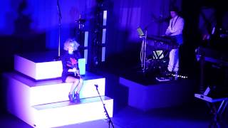 St Vincent &quot;The Bed&quot; live @ Paris la Cigale 18/02/2014