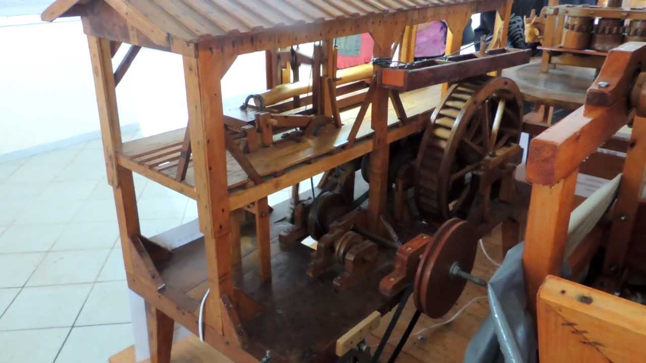 Miniatura de antiga serraria tocada a roda d'agua 001