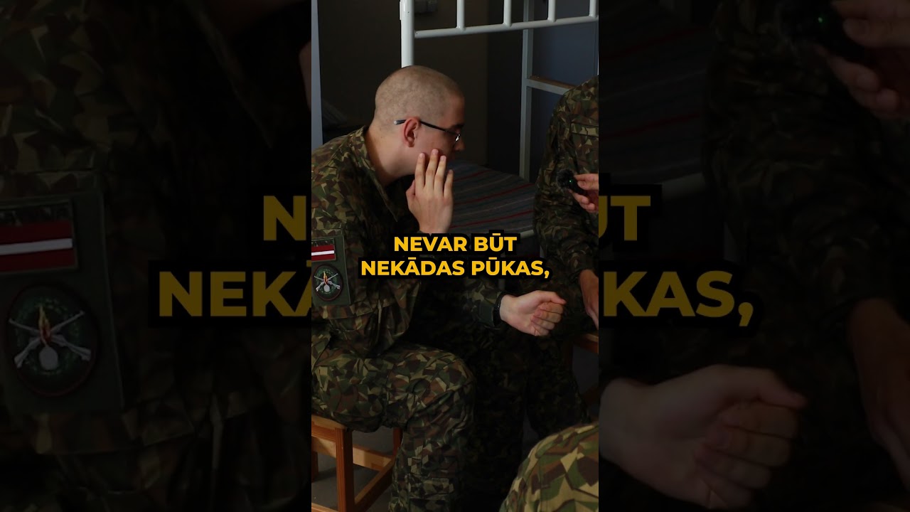 Dodamies uz jaunajām kazarmām, lai satiktu VAD karavīrus.