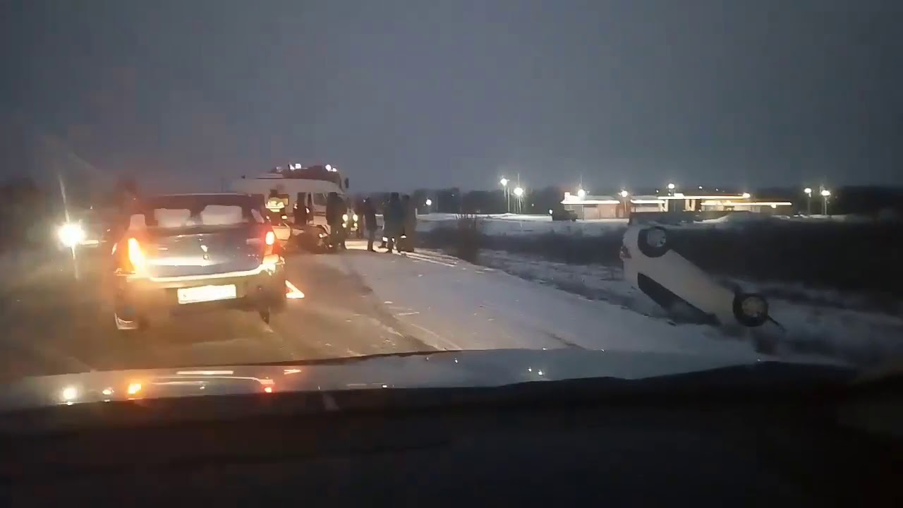 Дтп машина перевернулась