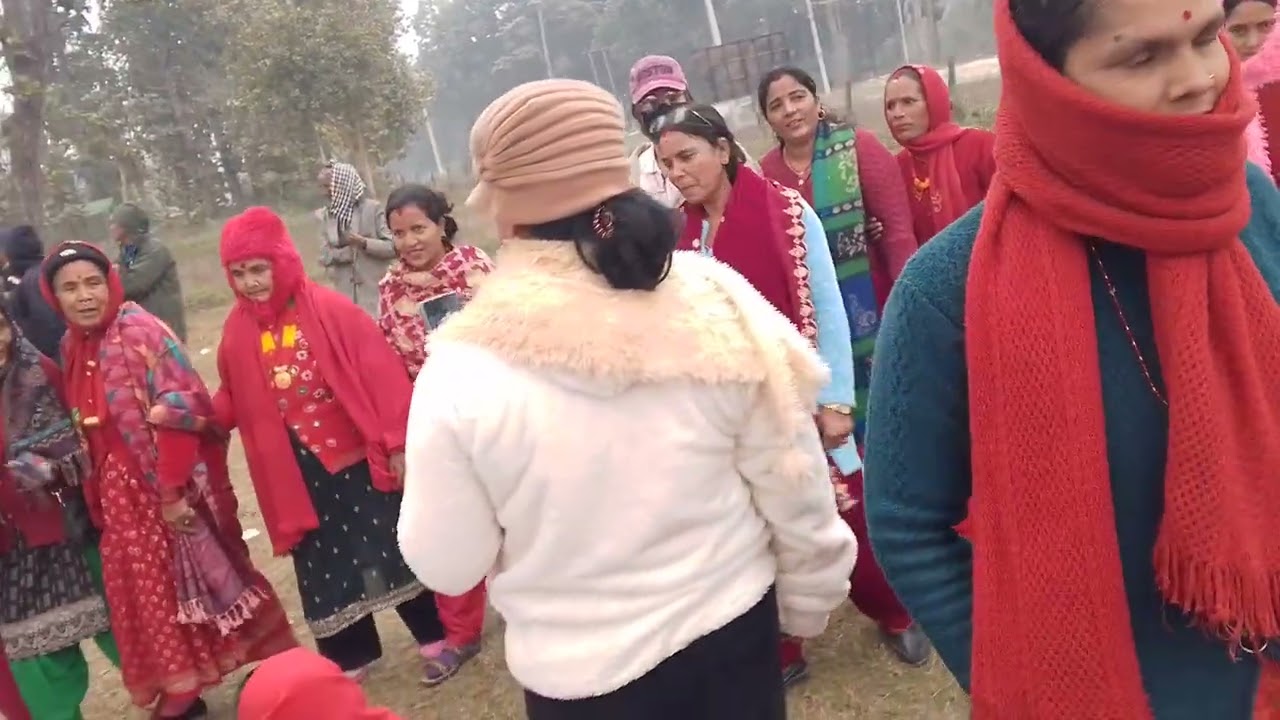 बुधबार र पूर्व लम्की बहुमुखी क्याम्पस अगाडि हाटबजारको यो निकै रमाइलो देउडा खेल महिला दिदीबहिनीको