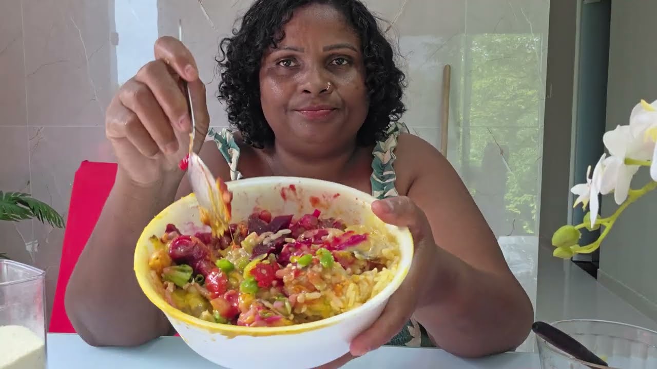 ALMOÇO DE HOJE CARURU COM UM FILHOTE DE PEIXE 😋😋 Vatapa caruru PEIXE e frango comida baiana😋