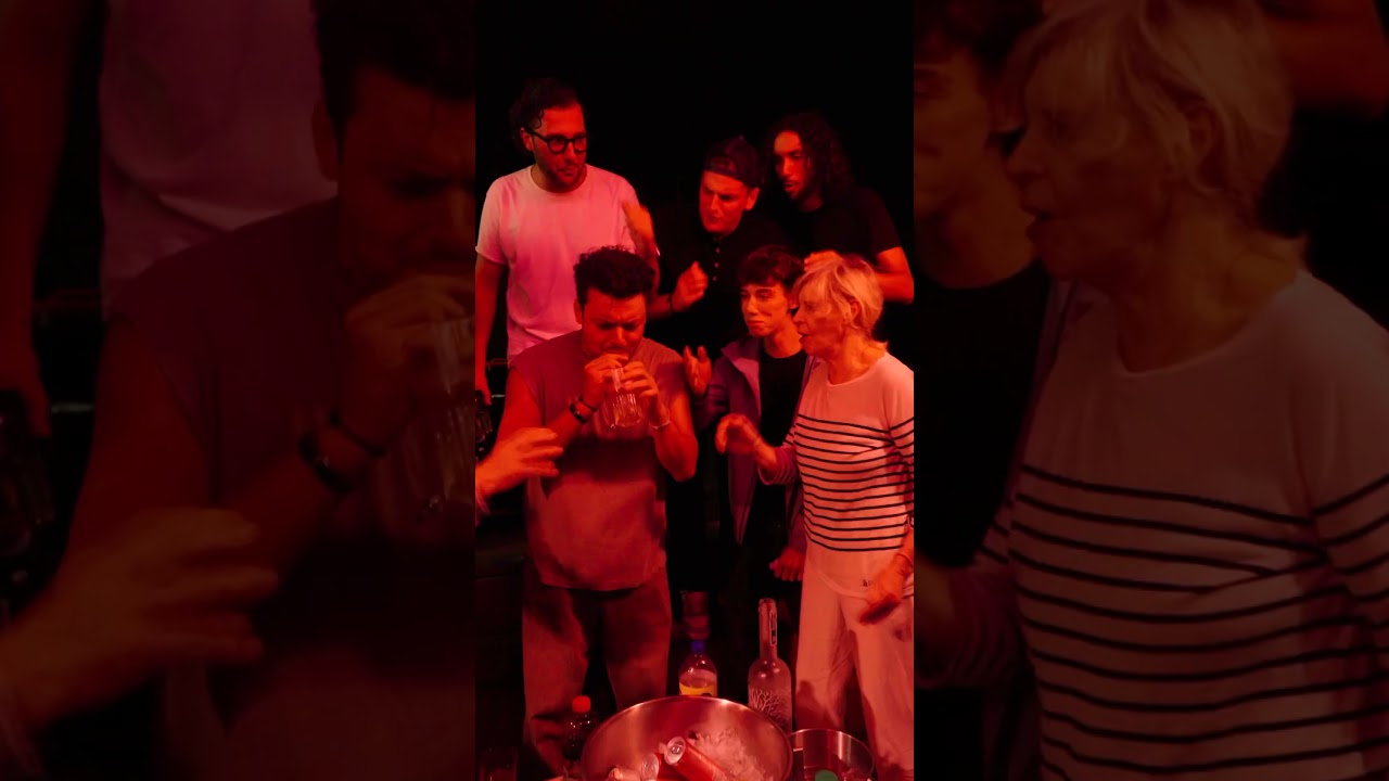 L’abus d’alcool est dangereux pour la santé. L’excès de Chantal est bon pour la santé. 🥂