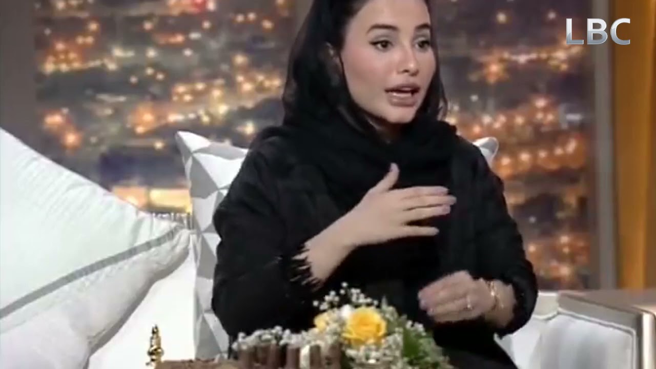 مصممة العبايات سارة الجربوع تعرفنا على موضة تصاميم العبايات لموسم الربيع والصيف