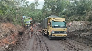 Struggling Failed to Nanjak! Truck Drivers Struggle Against Death on a Long Incline