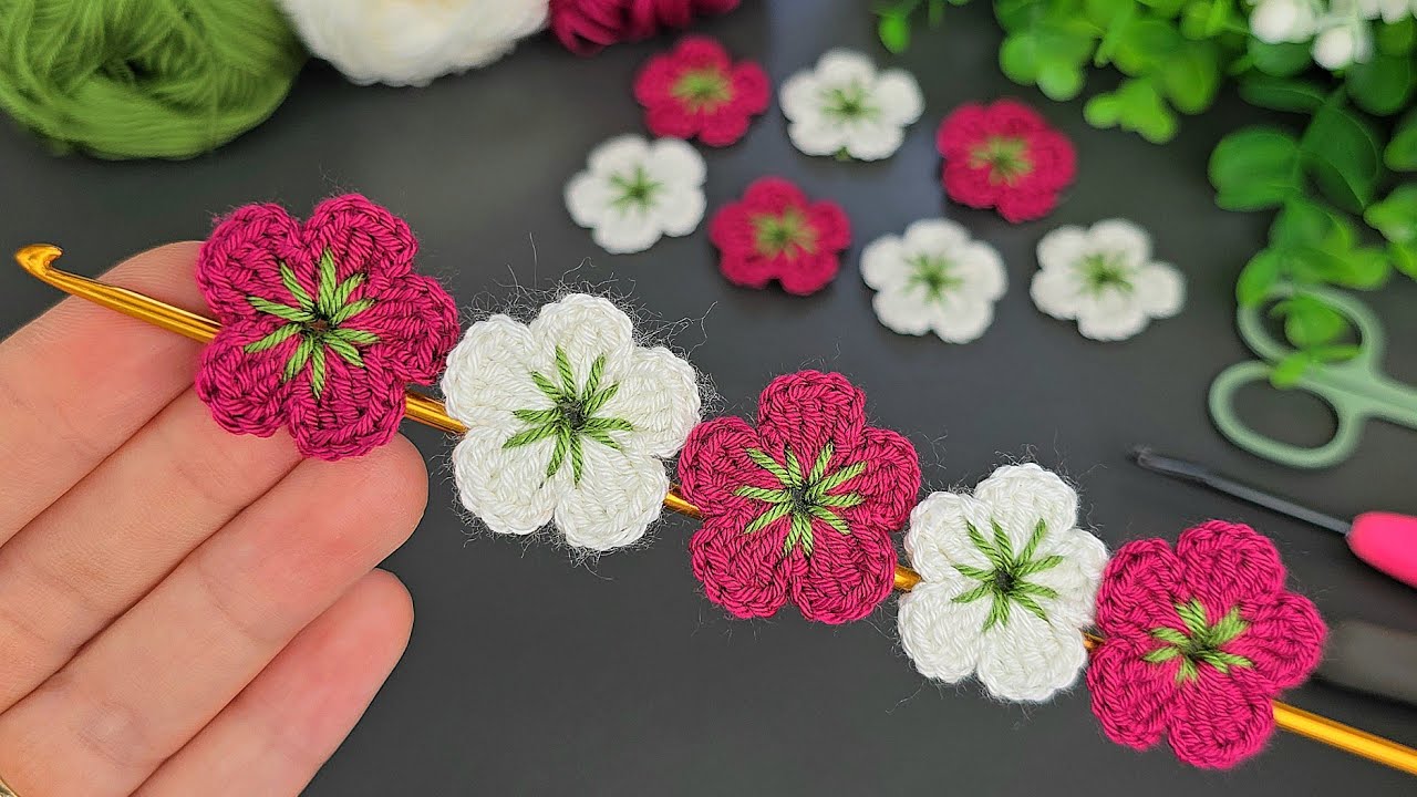 🌸 Простой урок по вязанию мини-цветков крючком | Быстрые и красивые цветы крючком для начинающих