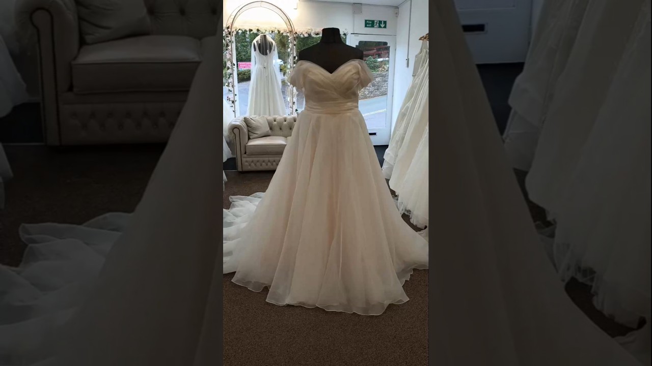 ESTELLE CLASSIC BALLGOWN COREST BACKED