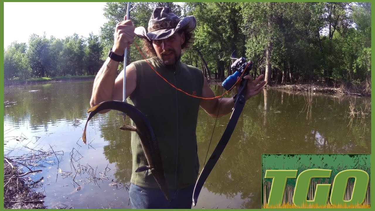 TGO  Bowfishing Illinois River Gar for a Catch and Cook Fry 