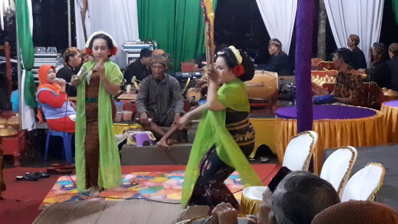 Tari tradisional khas banyumas..Sega jamblang... 