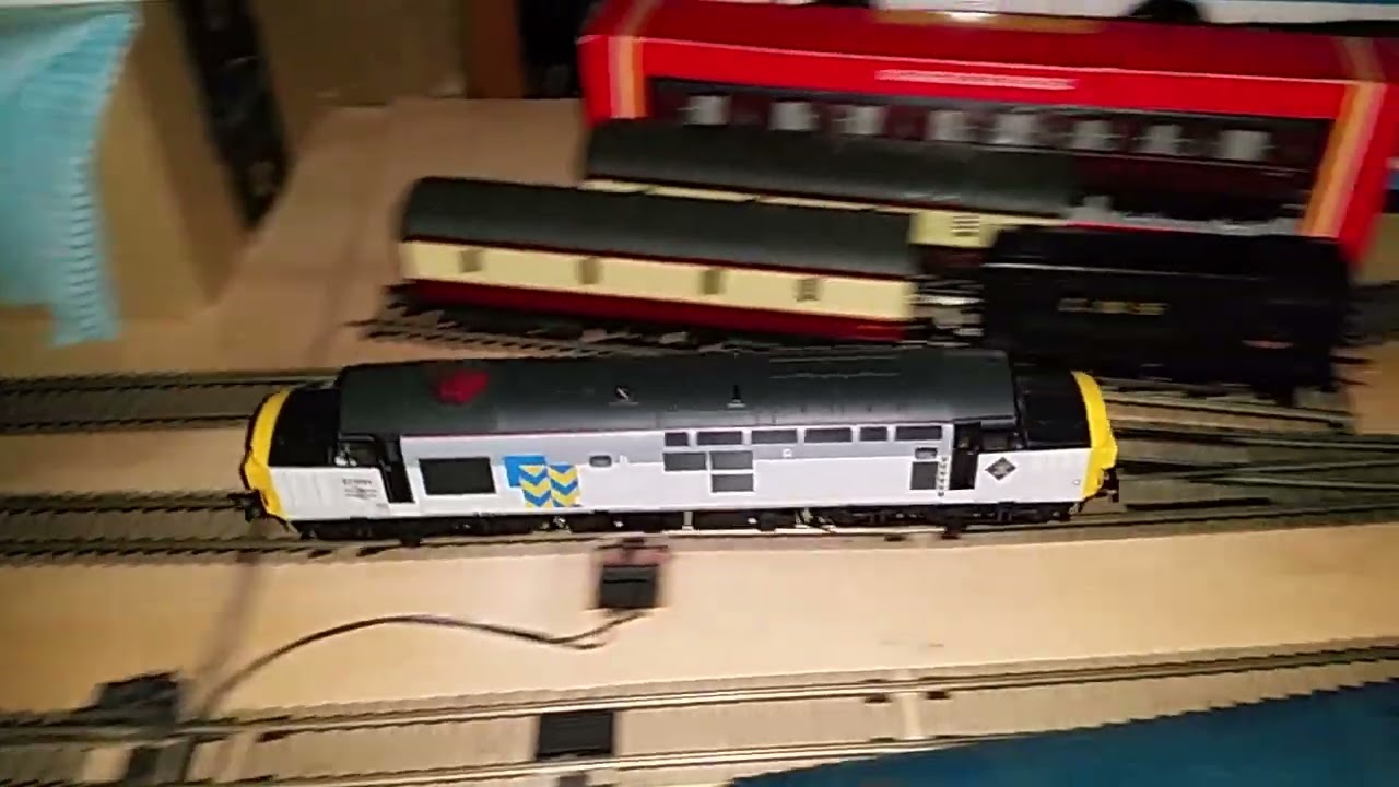 Short Running of the Acccurascale Class 37 and the Dapol Class 121 with extra 108s