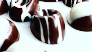 Шоколадные конфеты из темного шоколада с малиновой начинкой
