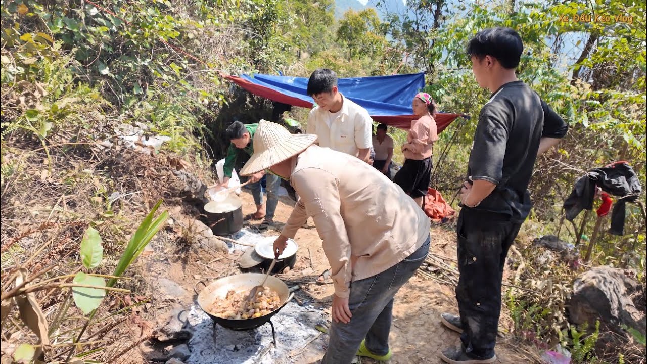 T17 Đường Lũng Chàm | Cơm Gà Rang Gừng Cải Thiện Bữa Ăn Bà Con Làm Đường