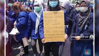 Intip Aksi Lucu Demonstran di DPR