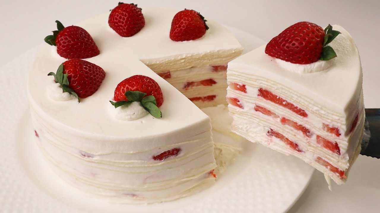 Strawberry Crepe Cake !! Melt in your mouth