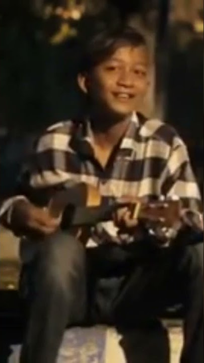 Lily Alan Walker cover ukulele  enak banget ternyata 😁‼️#pengamen#viral#ukuleleindonesia