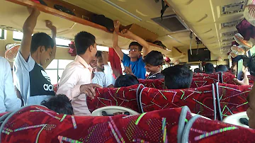 CHALTI HUAI BUS MAI HO RAHA HAI DANCE FULL ENJOY BOYS PIYAWA SE PAHILE HAMAR RAHLU MP3