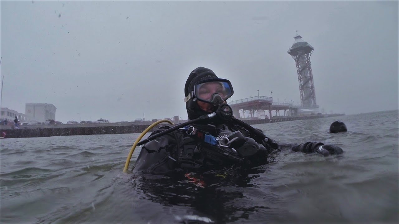 New Years Dive 2016 Dobbins Landing, Erie, Pennsylvania YouTube