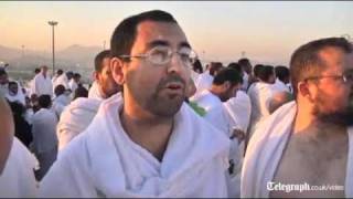 Muslim hajj pilgrims scale Mount Arafat near Mecca screenshot 5