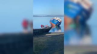 Nave encalla en rampa de isla Caguach