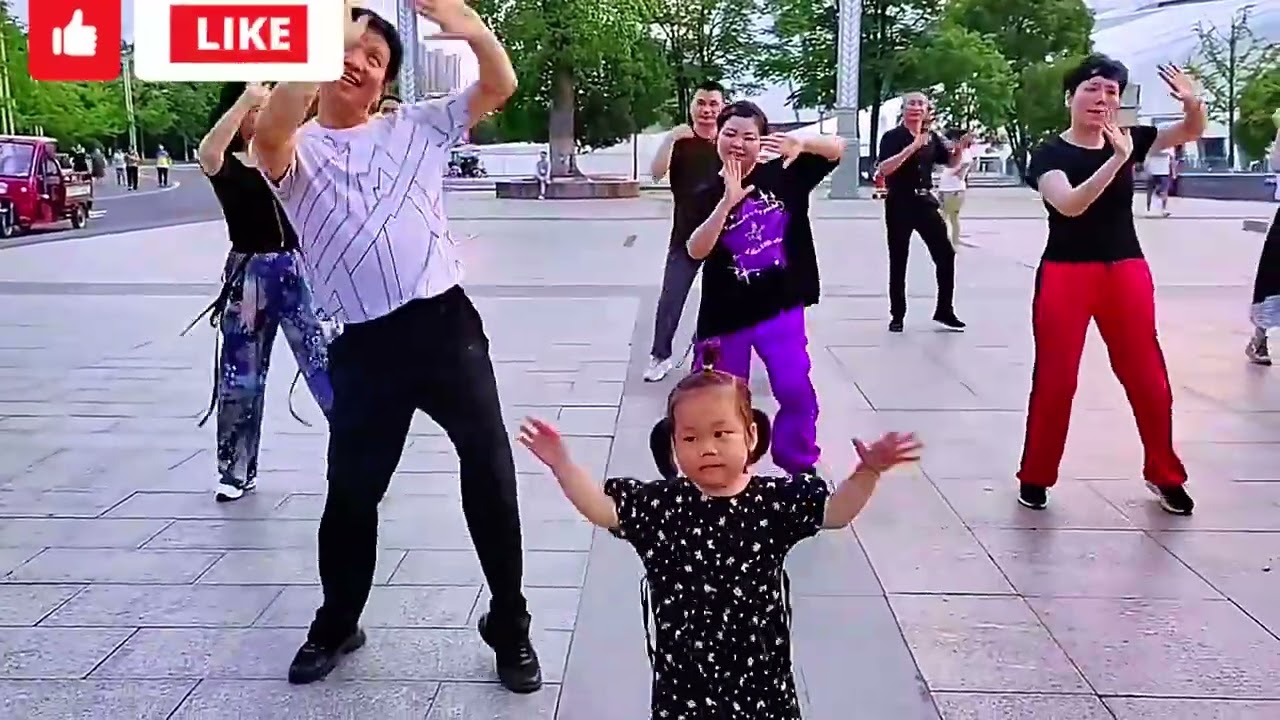 Happy dance with my family 🍓 on the street ❤️ - YouTube