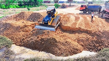 Incredible Best skill Driver SHANTUI DH17c3 Dozer pushing soil into water&25Ton Dump Truck unloading