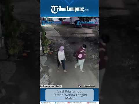 Viral Pria Pakai Jilbab Jemput Teman Wanita Tengah Malam #Shorts #TRIBUNLAMPUNG