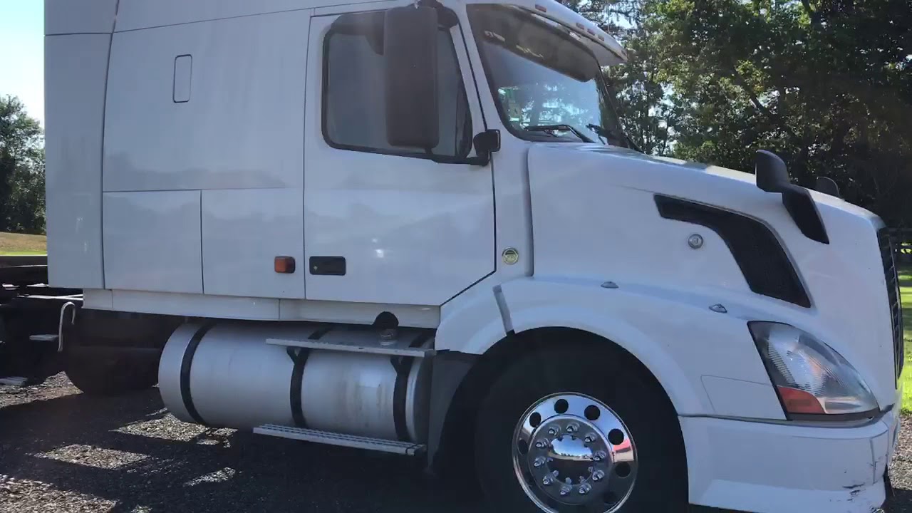 Volvo Single Axle Road Tractor Sleeper Truck Walk Around Youtube