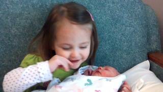 Big sister Avery meeting baby sister Laila for the first time!