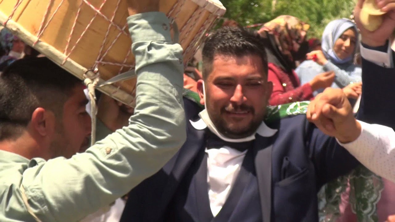 Emre Altaş çalar kırşehirliler oynar  ...