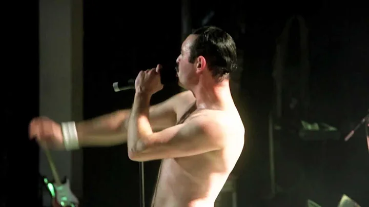 Gary Mullen & The Works: One Night of Queen (Eight...