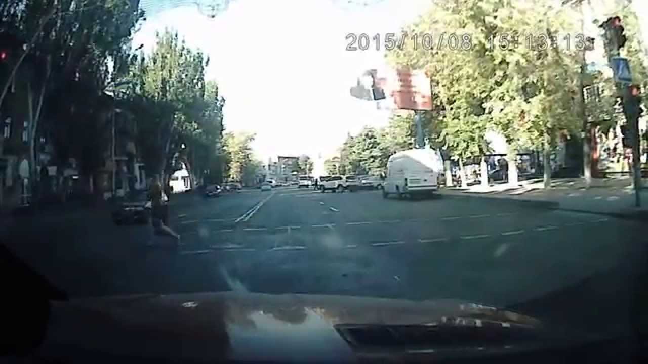 Разворот через двойную сплошную с правого ряда