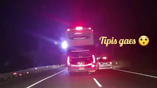 Karina Double Decker ngebut di Jalan Tol Palimanan-Tegal