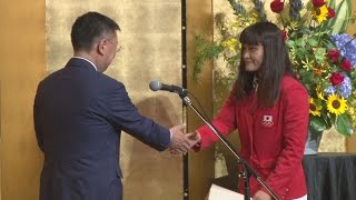 Ｖ４伊調選手を特別表彰 文科相が五輪メダリストら顕彰