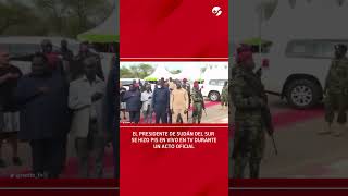 El presidente de SUDAN DEL SUR se hizo PIS en vivo en TV durante un acto oficial | #Shorts Resimi