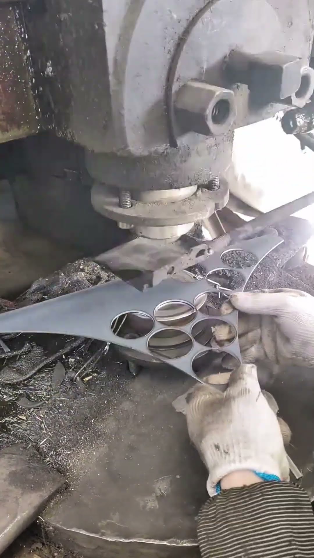 Solid gasket stamping process- Good tools and machinery make work easy