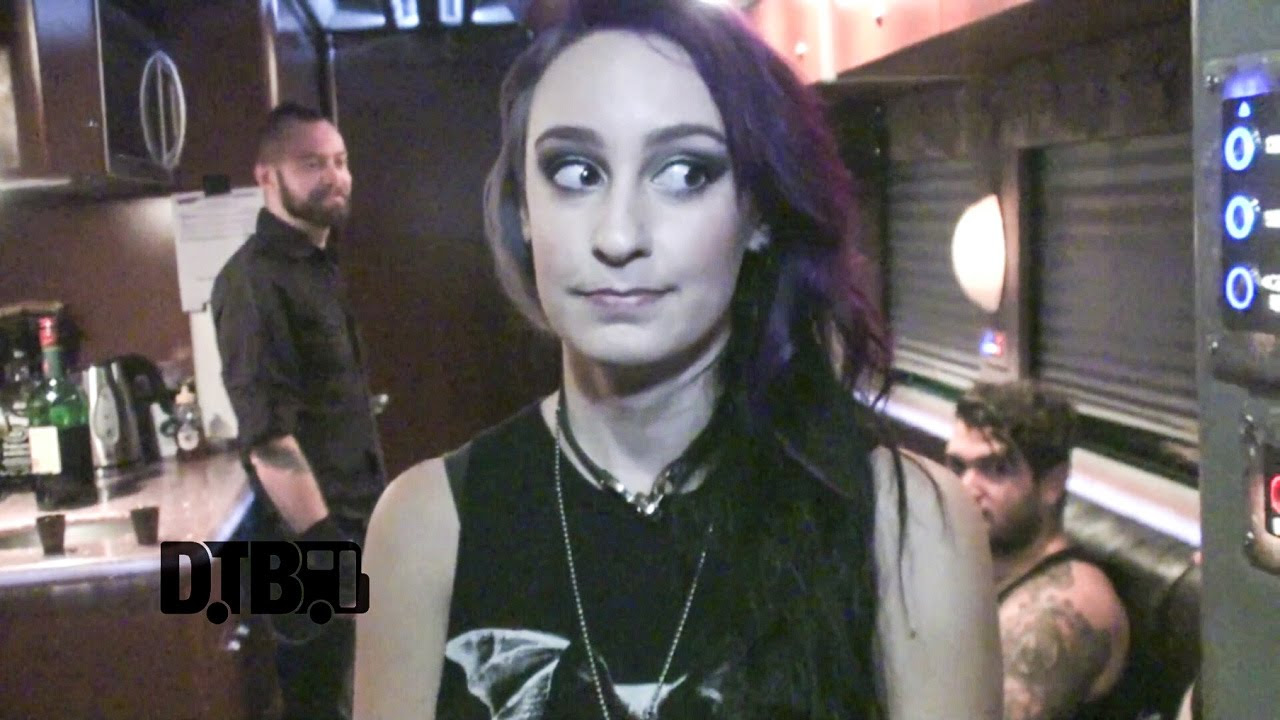 Bec Hollcraft / Stars In Stereo - BUS INVADERS Ep. 742