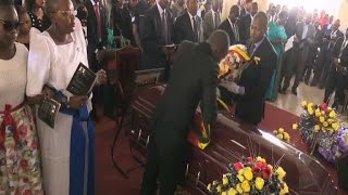 Hundreds Attend Mutendes Funeral Service