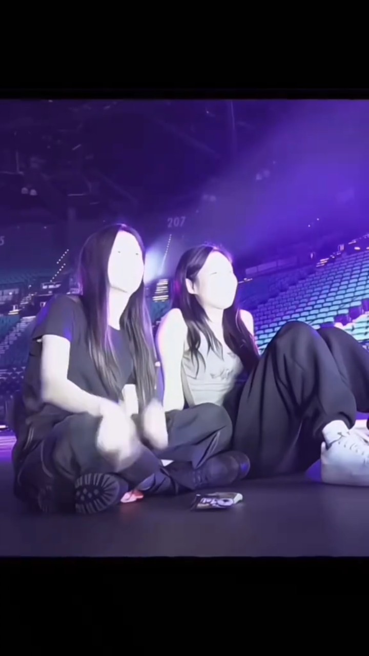 The most iconic moments in 'B.P.M.' Roll ?? #jennie #jisoo #jensoo #rosé #lisa #blackpink #shorts
