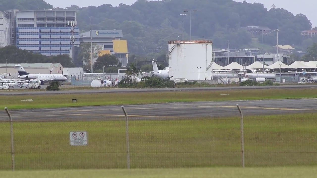 Проверка наземных условий после технического обслуживания самолета Cirrus SR22 VH-RGS, запуск дви...