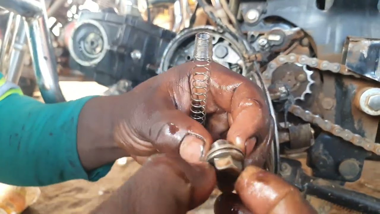 COMO TROCAR A CORRENTE DE COMANDO E ENGRENAGEM ⚙️  DA  BOMBA  DE OLEO DE LIFAN -D CILINDRADA-110