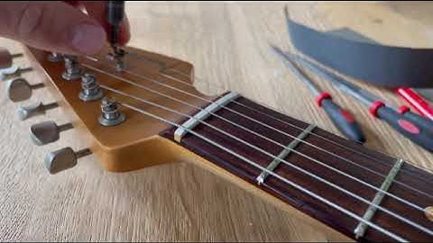 Fender Stratocaster - Tutorial: how to get rid of that string tree noise when bending