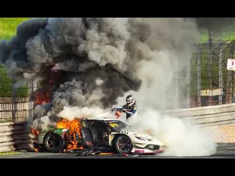 Loek Hartog saving Ollie Millroy at the CHINA GT crash