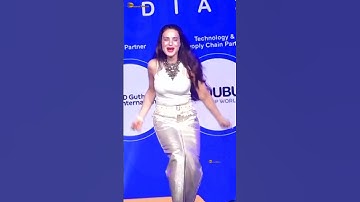 Thumbnail of Ameesha Patel dances to ‘Kaho Na Pyaar Hai’ song #shorts