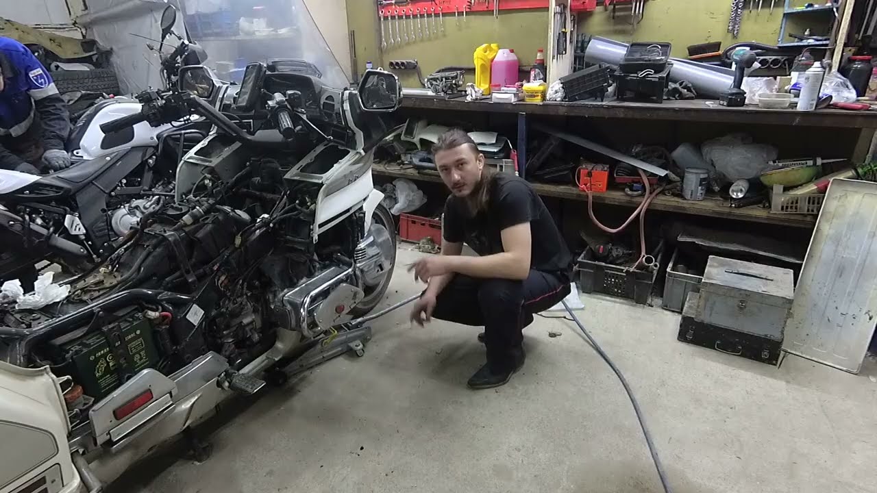 Замена масла в вилке, Honda Gold Wing GL 1500. - YouTube