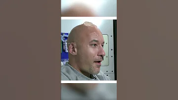 هذا ما سيحدث اذا حاول رائد الفضاء الأستحمام في الفضاء 